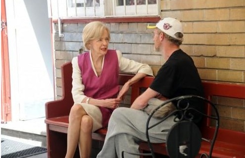 Governor Geral Quentin Bryce talks with guest at St Canice's Kitchen